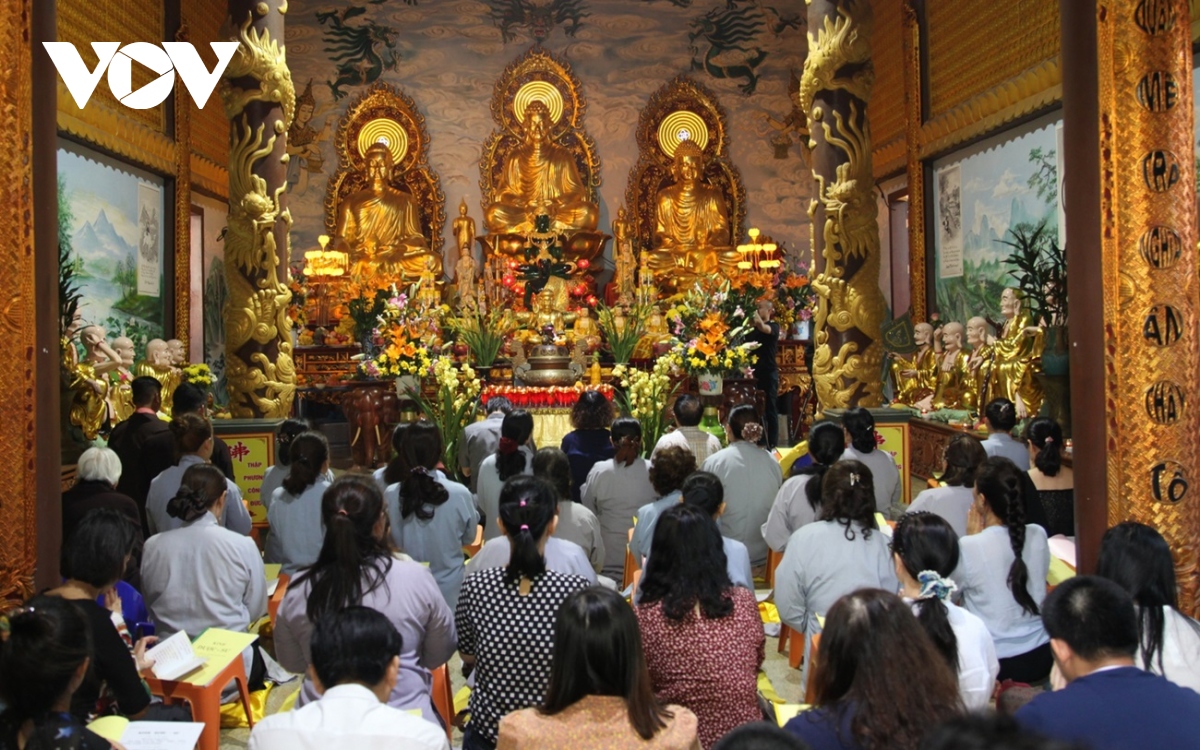 Cộng đồng người Việt tại Lào dự Lễ cầu quốc thái dân an 
